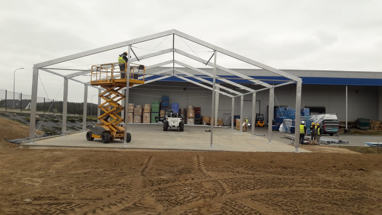 Czy namioty magazynowe sprawdzą się jako tymczasowe magazyny na placu budowy