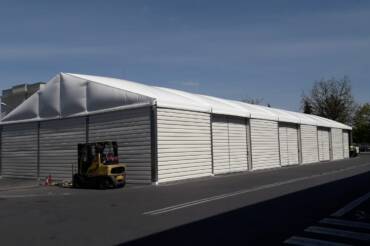 Bezpieczeństwo w halach namiotowych –  jakie normy i certyfikaty powinny spełniać nowoczesne konstrukcje?